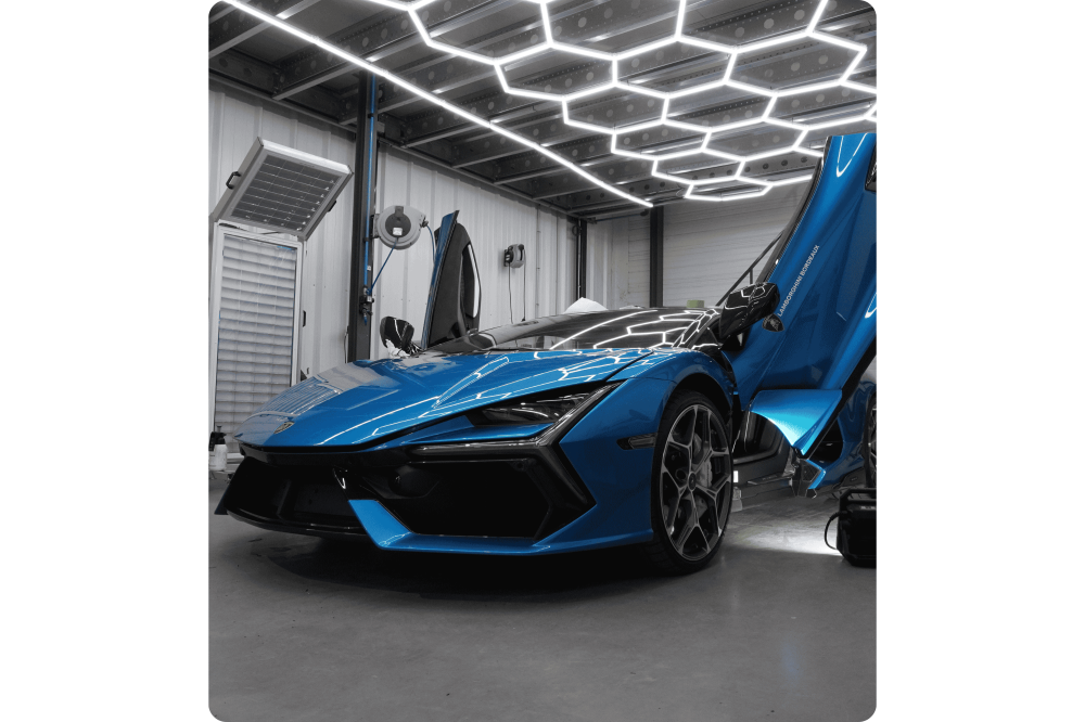 Lamborghini Bordeaux Revuelto